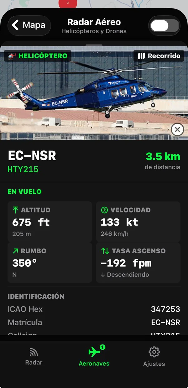 App Heliradar: radar aéreo con un helicóptero cercano, altitud y velocidad